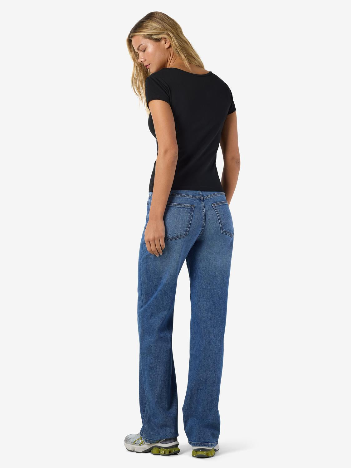 model_shot-back